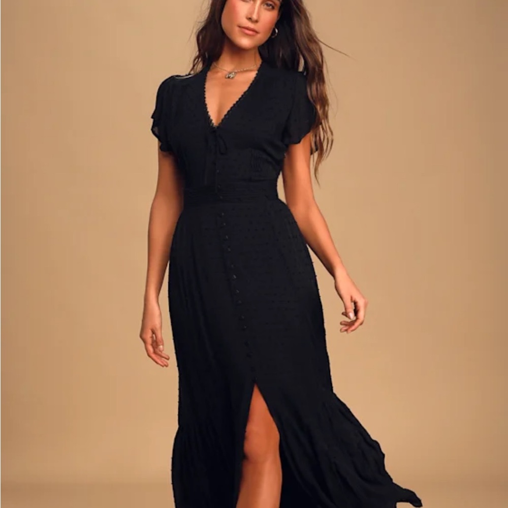 Lulu's Black Button-Down Maxi Dress

Black Swiss Dot Button-Front Maxi Dress